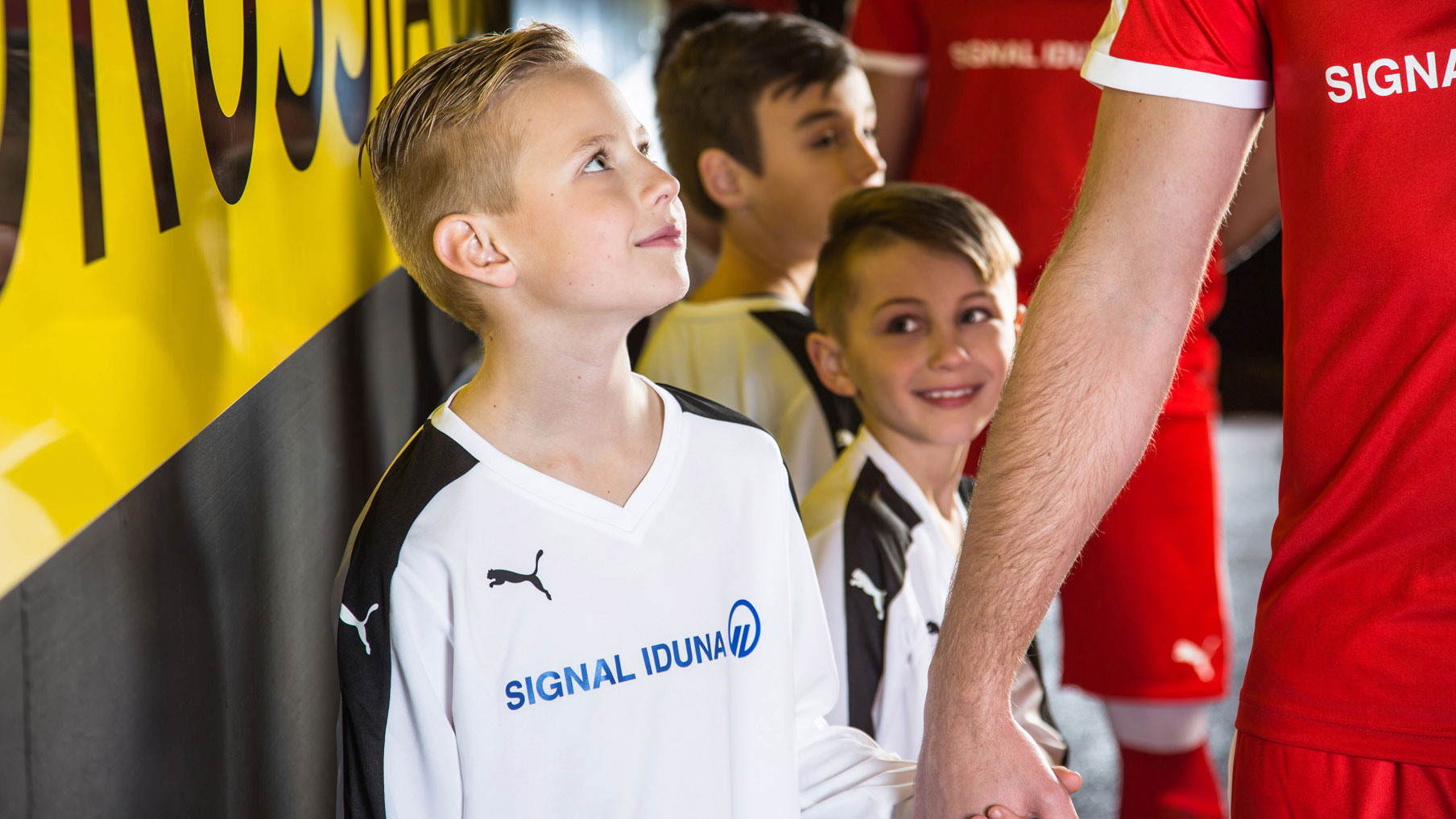 SIGNAL IDUNA PARK - Einlaufeskorte